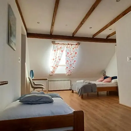 Zakatek Lipowy - Turystyka Stulichy 팜스테이